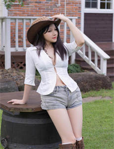 女黑侠黄莺